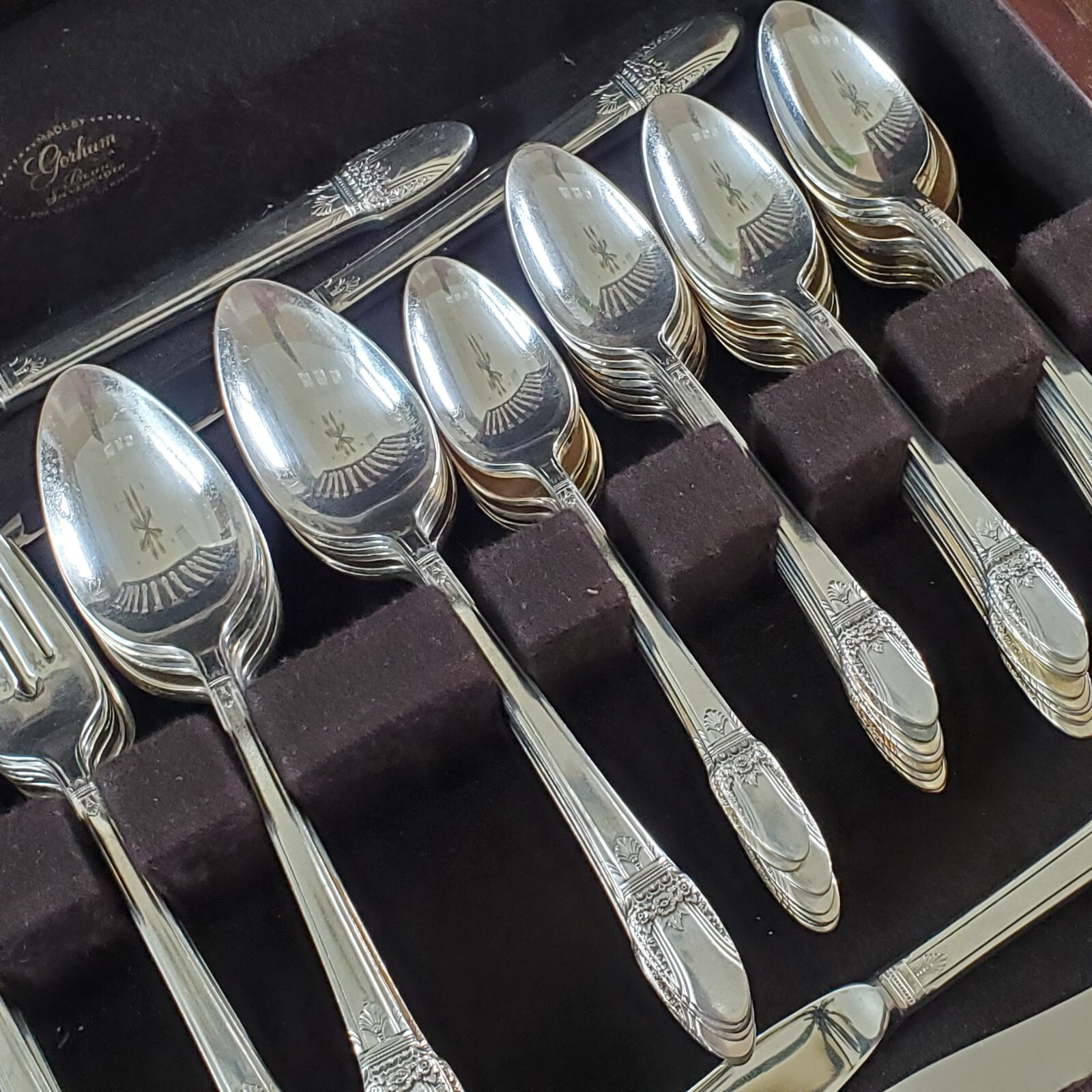 1847 Rogers Bros IS FIRST LOVE Silverplate 104 Pc Silverware Flatware Set for 16