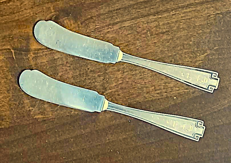 Pair GORHAM ETRUSCAN Sterling Silver Flat Handle Butter Spreaders 5 3/4″/ Mono