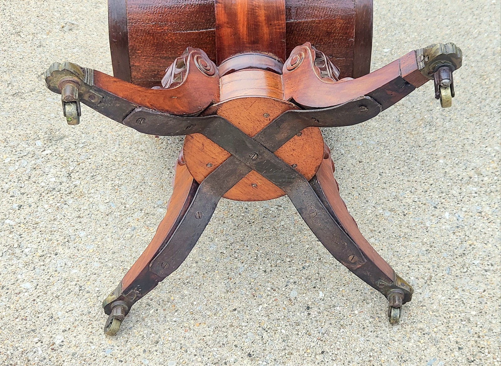 Antique American Fed Drop-Leaf Potbelly Furniture Mahogany Sewing Table Cabinet