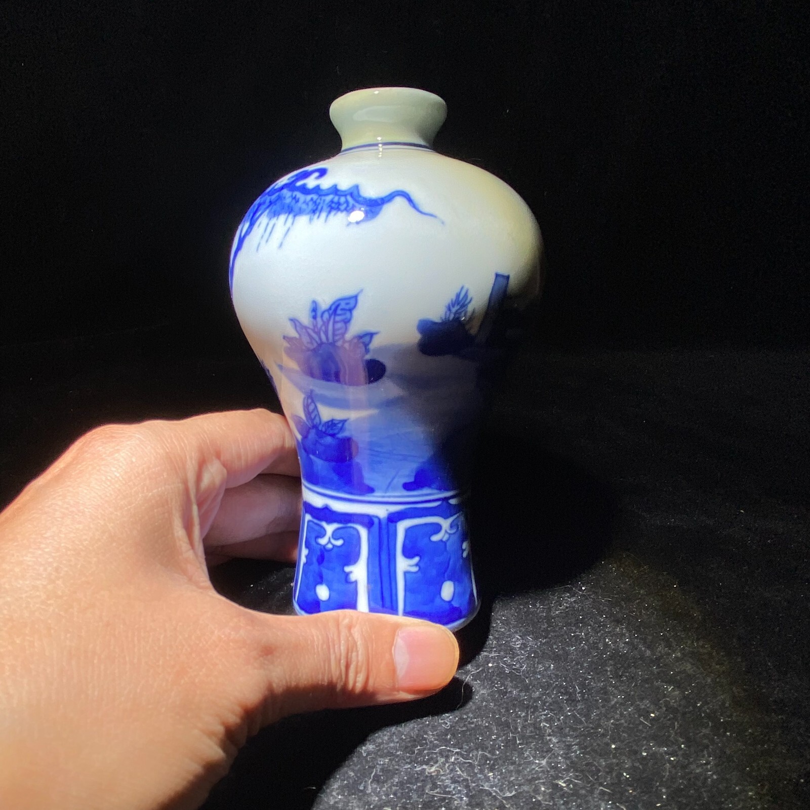 Chinese bule and white kiln porcelain vase porcelain enjoy decoration vase
