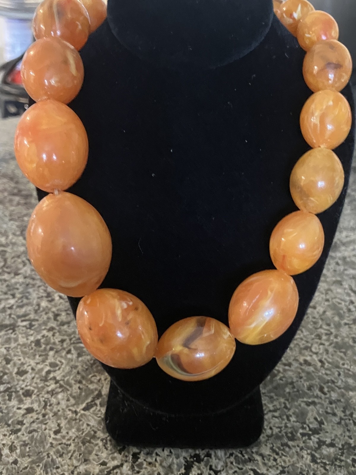 VINTAGE MARBLED LUCITE BEAD NECKLACE 32″ LONG CHUNKY ORANGE SWIRL 3.2oz