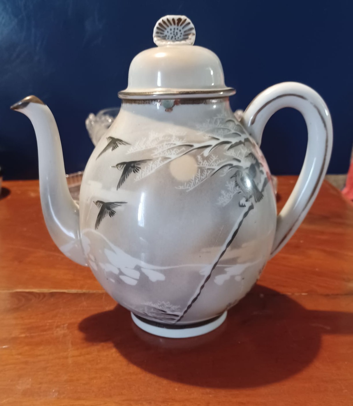 Antique Kutani porcelain Tea Pot – 22cm High x 21cm Width
