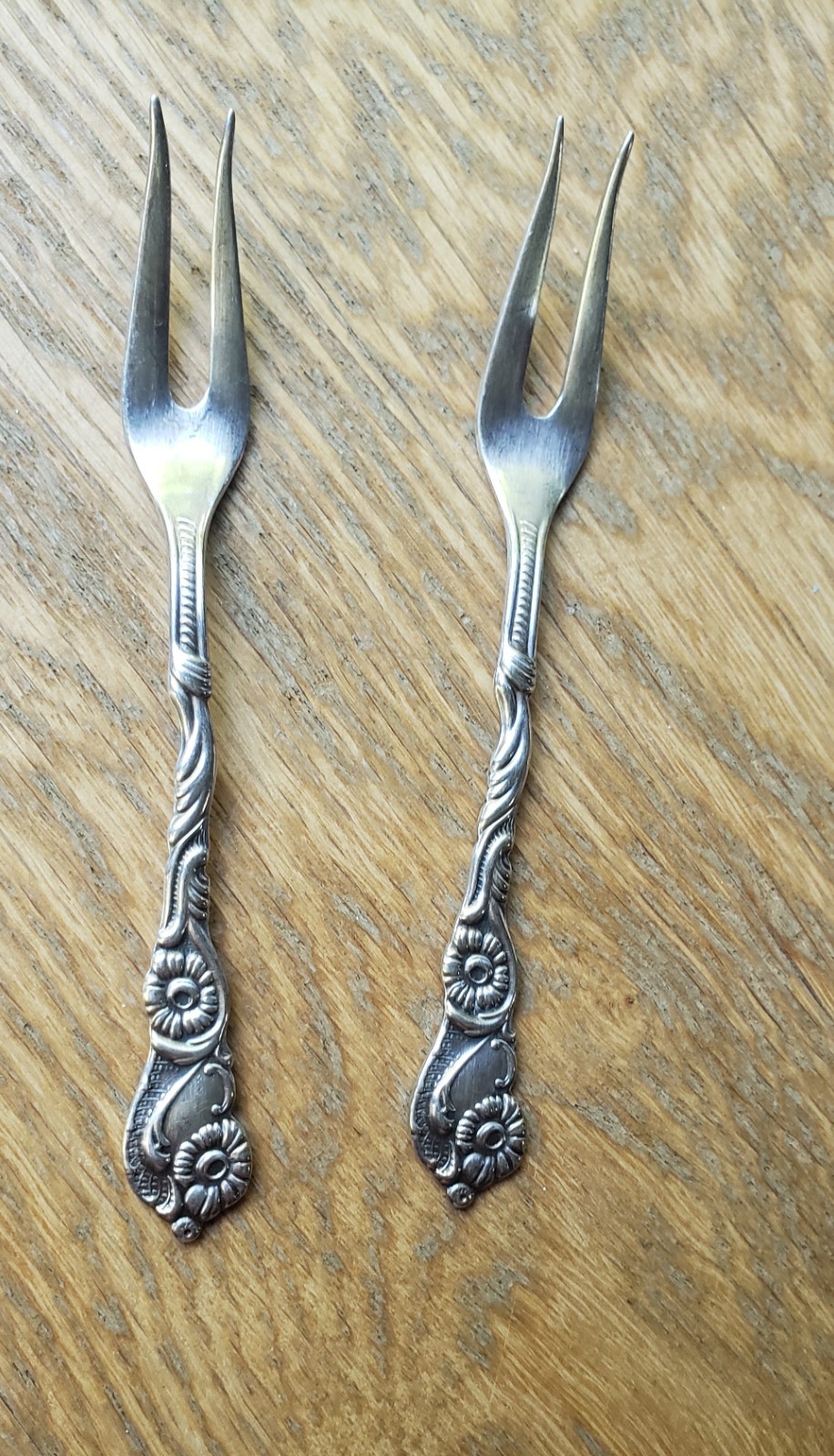 2 Nils Johan NIJ4 Rosten Stahl Sweden Silverplate Scroll Olive Seafood Forks