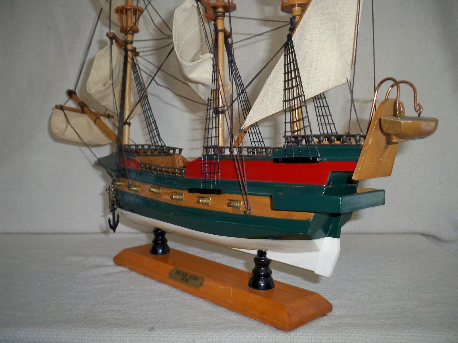 wood sailing ship model GOLDEN HIND 1578