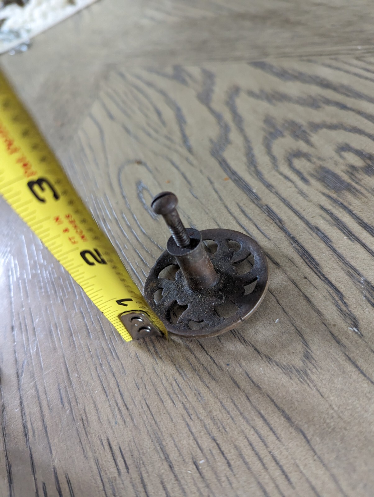 3 ANTIQUE SOLID BRASS LARGE ROUND PULL KNOBS FLORAL DESIGN 2″ DIA PATINA PLUS
