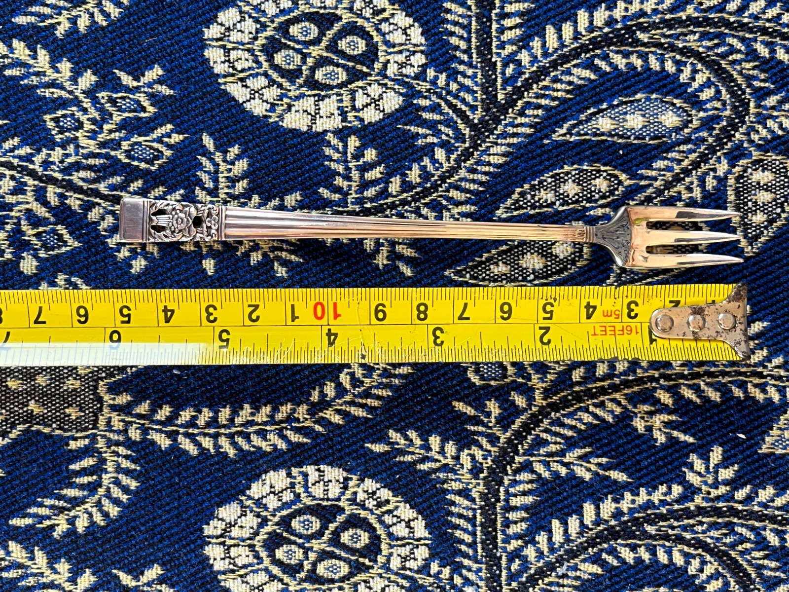 Oneida Hampton Court Coronation Serving Fork Silver Plate c.1936-1950s
