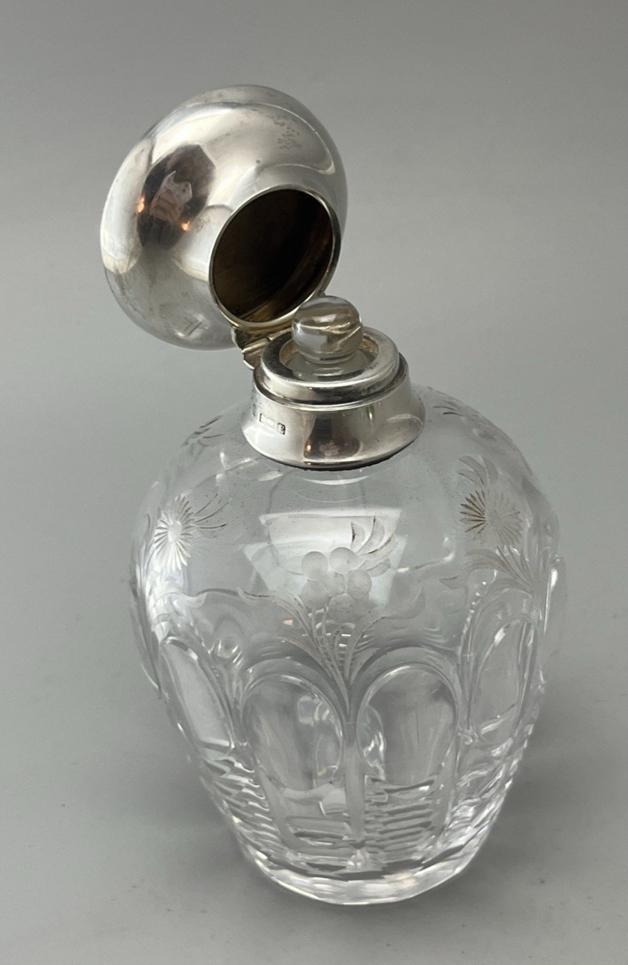 Art DEco Silver & Cut Glass Scent Bottle William Neale Birmingham 1930 GLZX