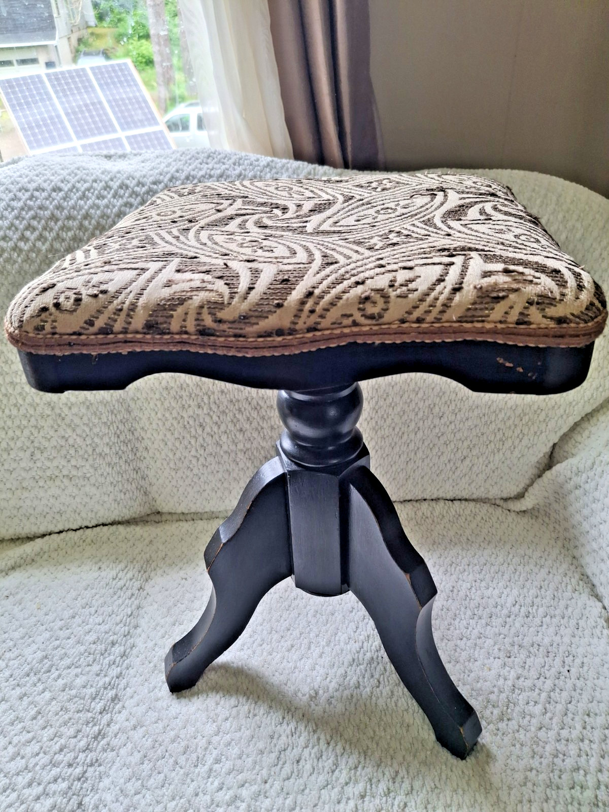 Piano Vanity Stool Adjustable Height Wooden Antique Merriam?