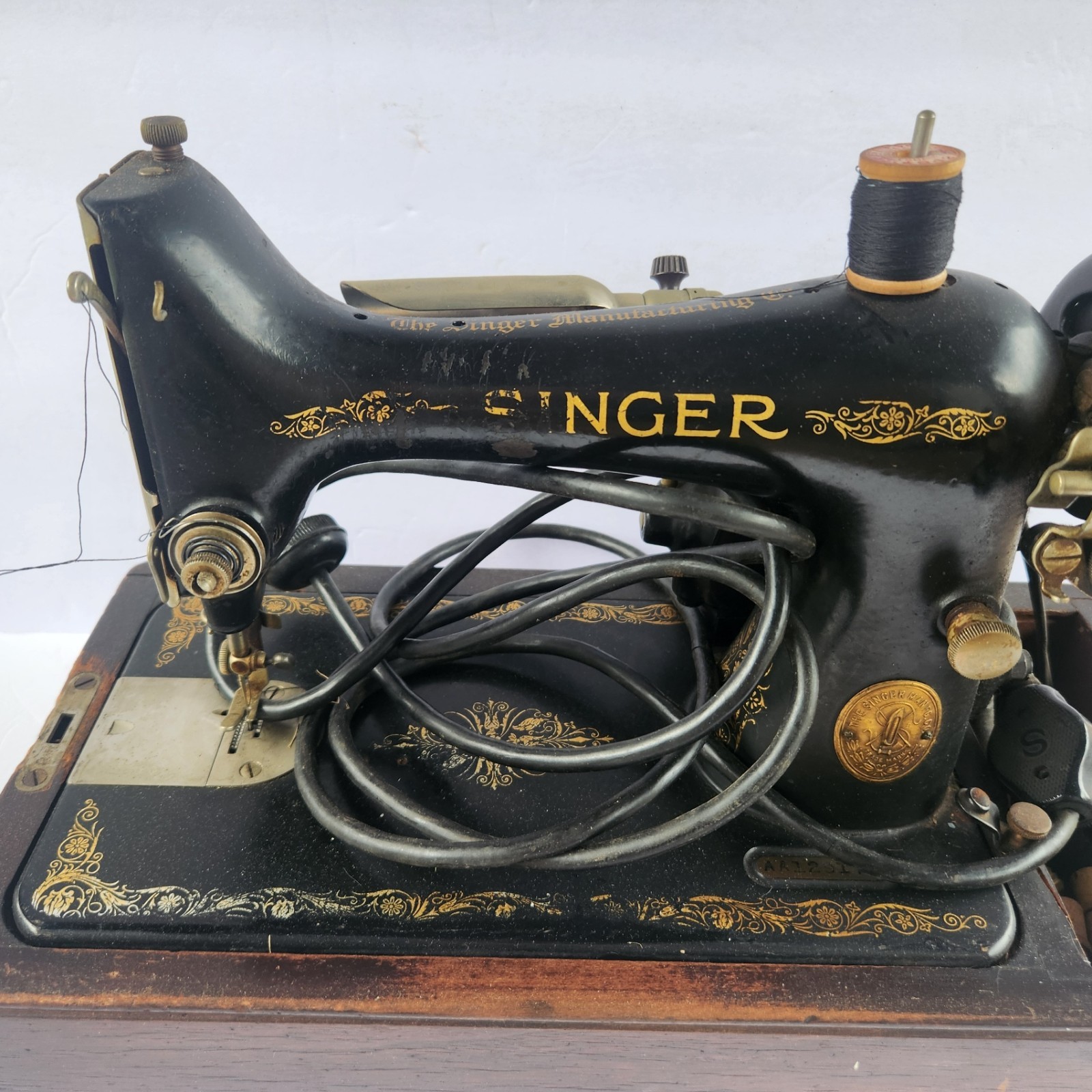 Antique Singer Sewing Machine with Accessories and Bentwood Case Cover 1924