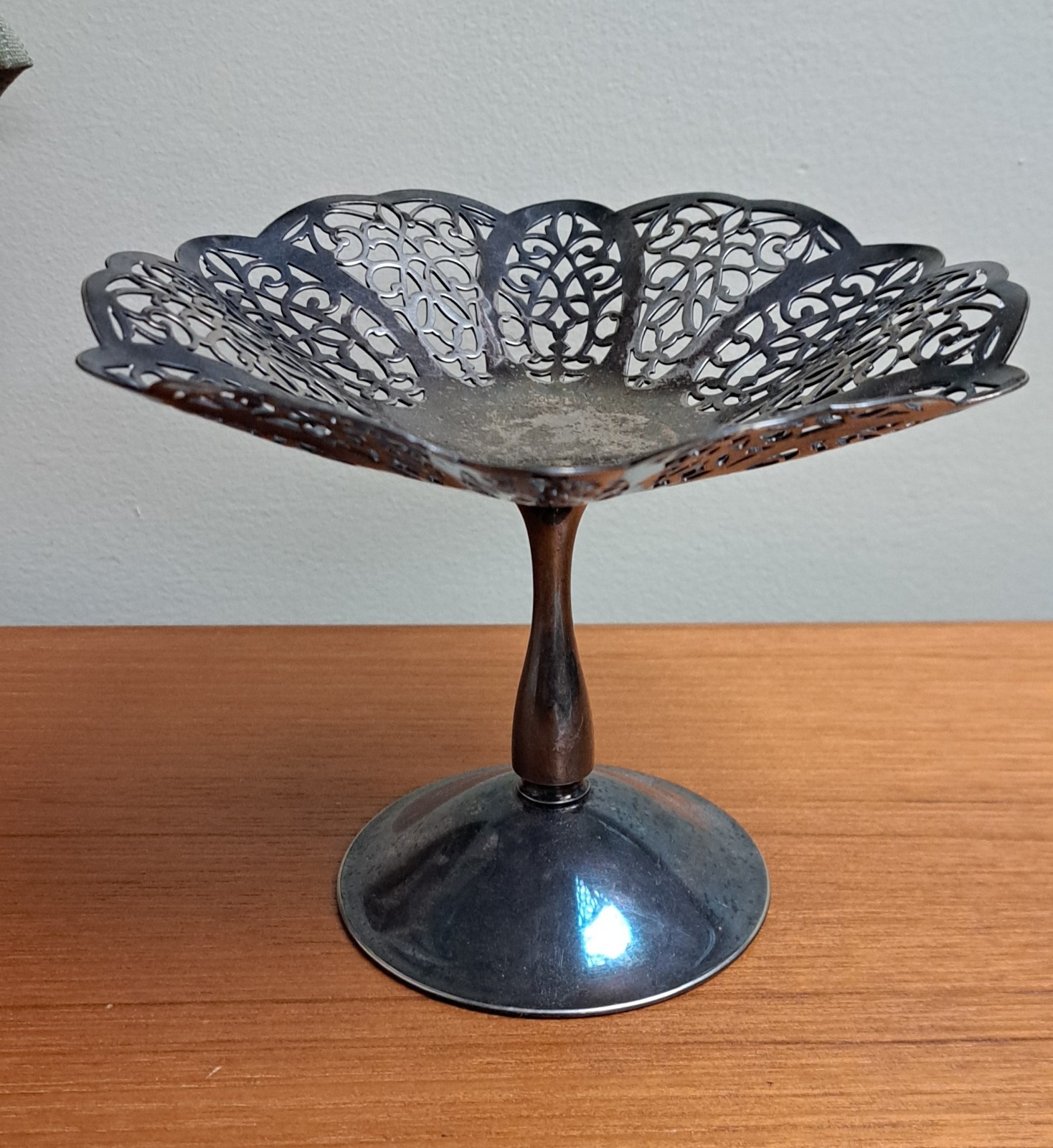 Vintage Lovelace Intl. Silver Co EPNS 1430 Lace Pedestal Candy Dish 6″ x 4.75″