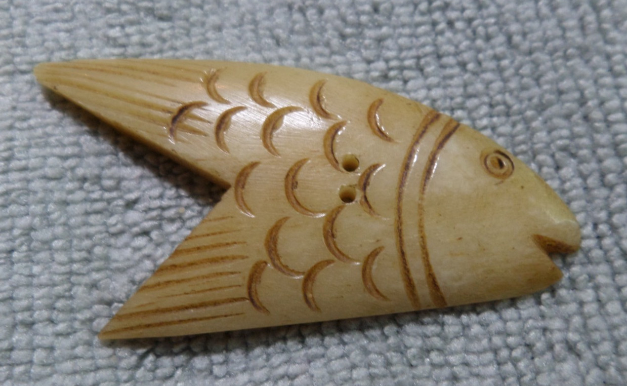 Large Vintage Antique Realistic Carved Horn Button FISH