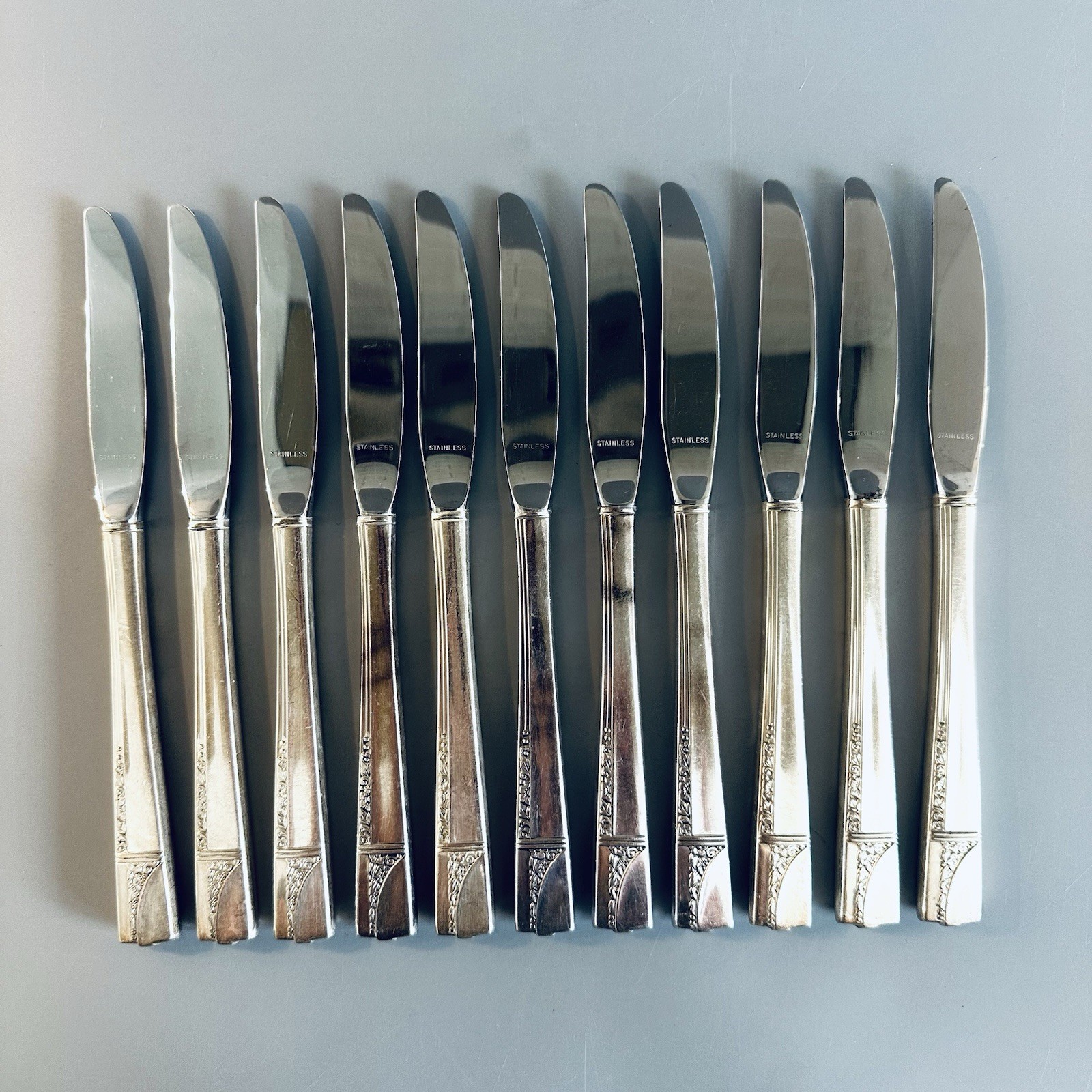 10 Oneida Nobility Plate CAPRICE Silverplate GRILLE Knives Knife 937 Vtg Set 10