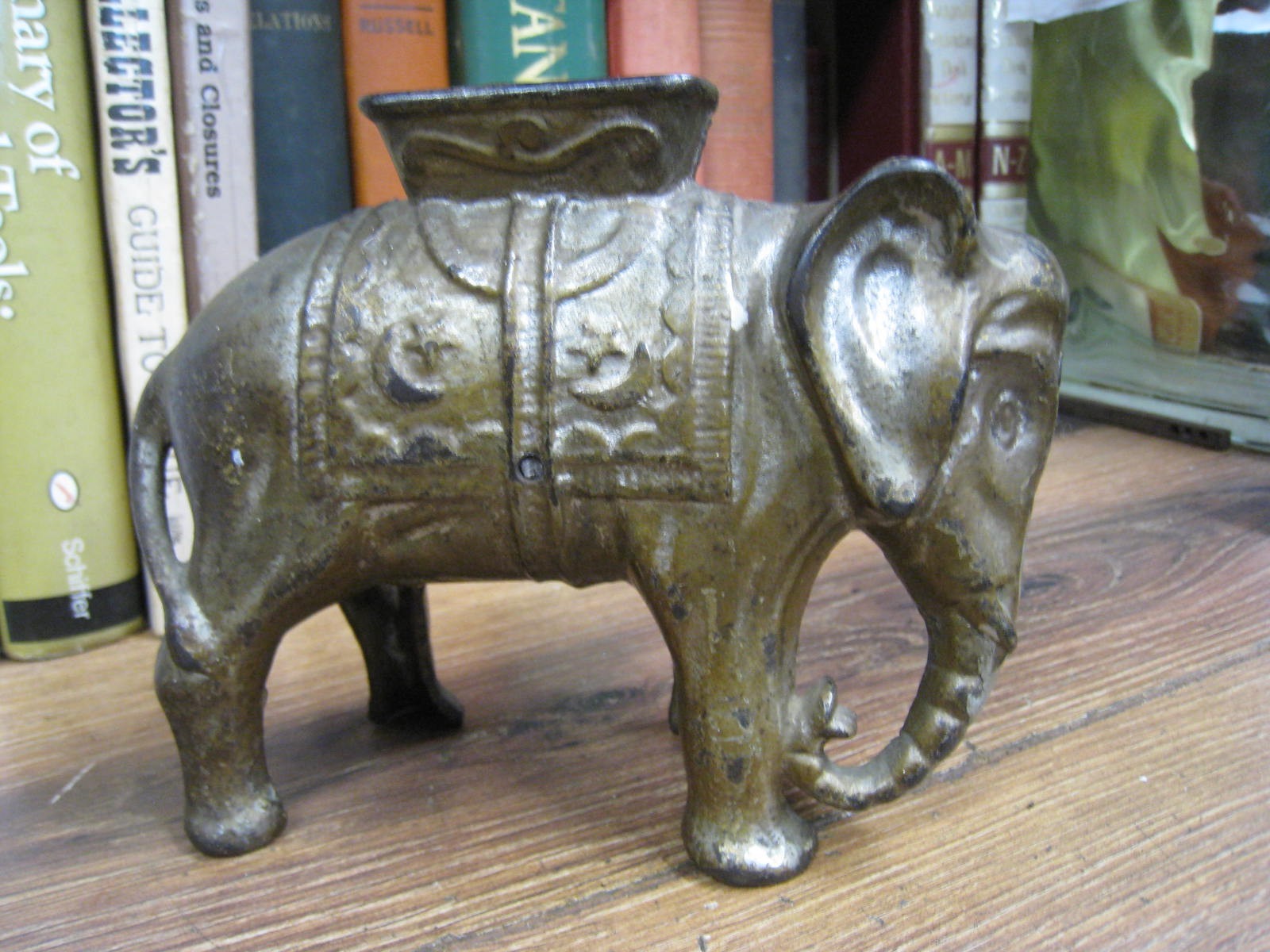 Orig AC Williams Cast Iron Elephant w Howdah Still Bank 1910-30, 6 1/4 X 4 3/4 T