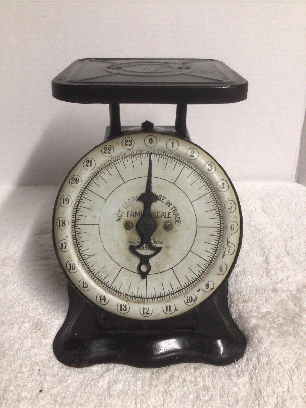 Antique R.H. White Co. Family Scale 24LB Black Boston Mass. Patent Pending 1903