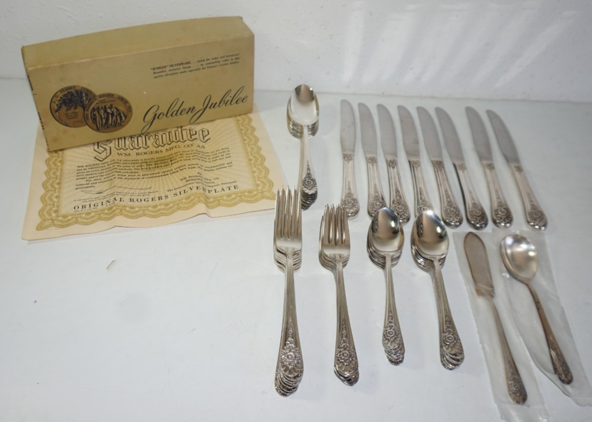 WM Rogers Jubilee Silverplate Flatware Set 52pc 8 Place Settings Never Used Box