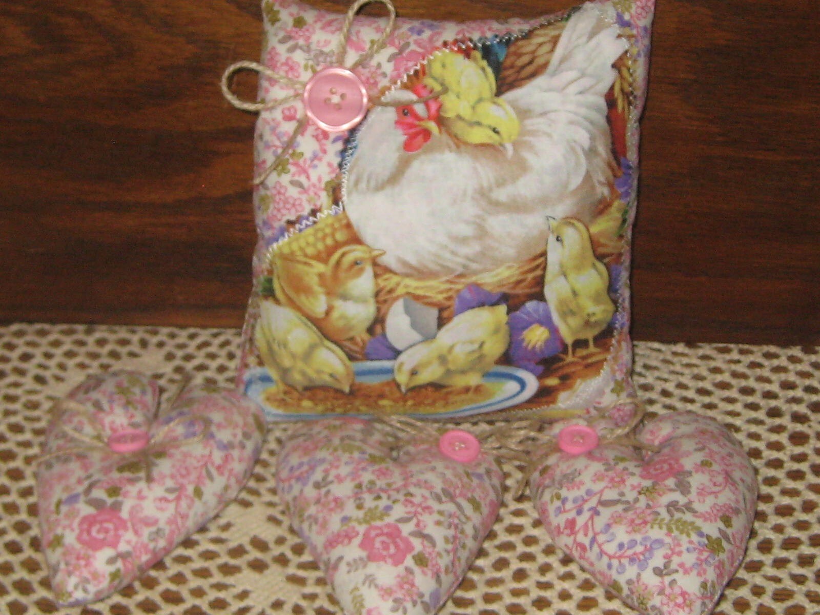 Cottage Decor Chicken & Chicks Sitter 3 Hearts Handmade Fabric Wreath Sign Pink