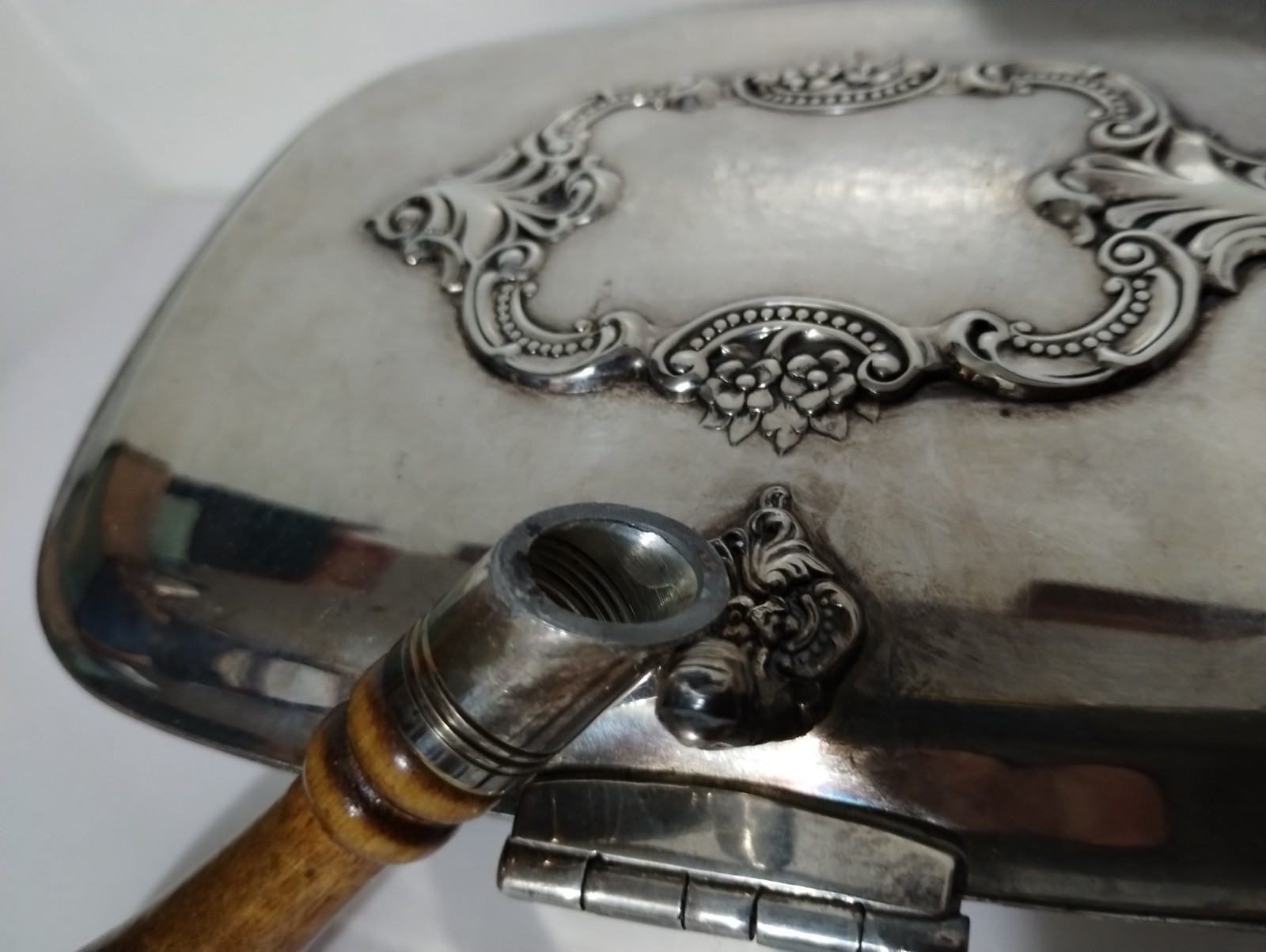 Vintage Silverplated Baroque by Wallace Crumb Butler Footed W/ Wood Handle 276