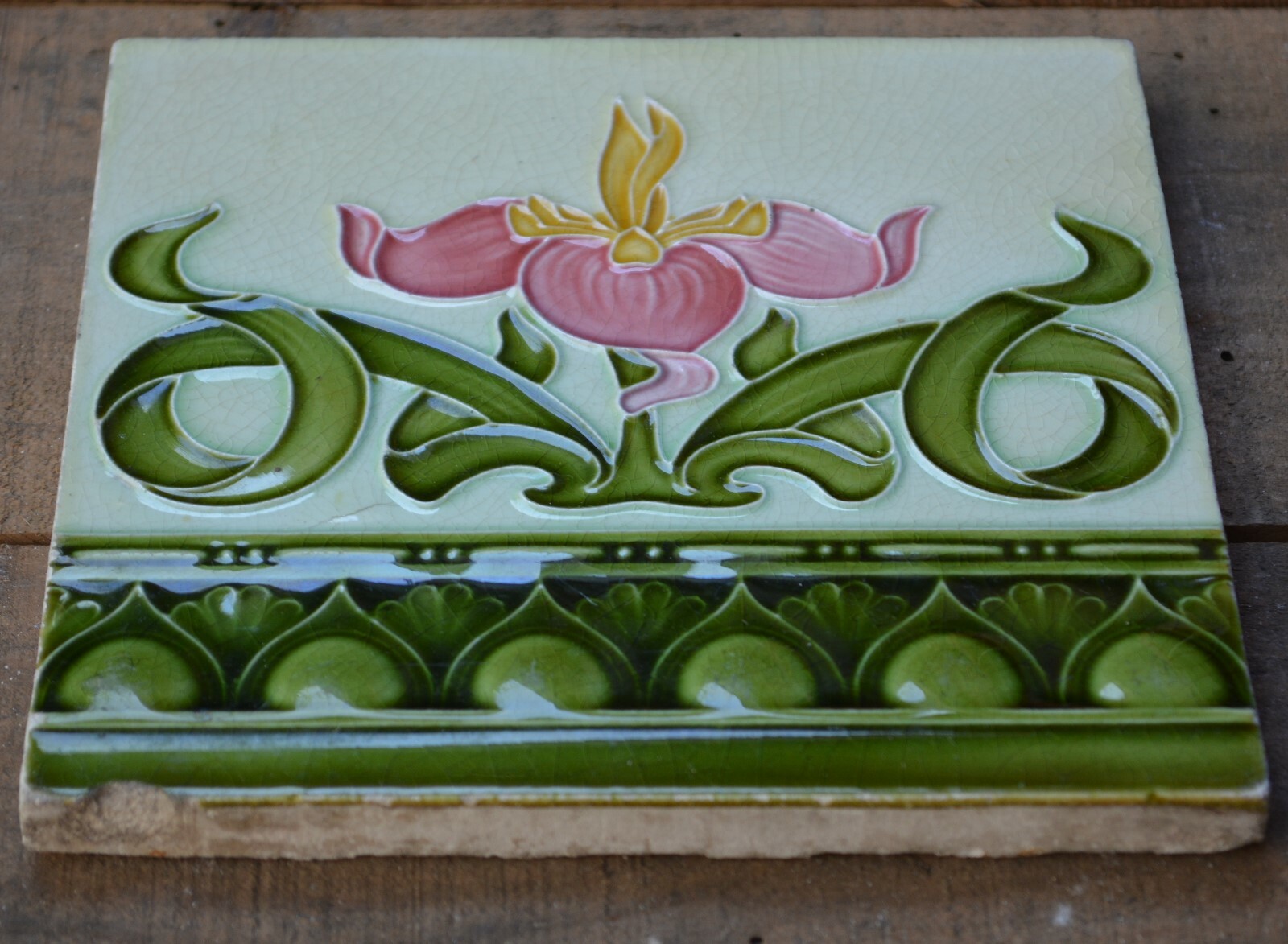 ALFRED MEAKIN – ANTIQUE ART NOUVEAU MAJOLICA TILE C1900