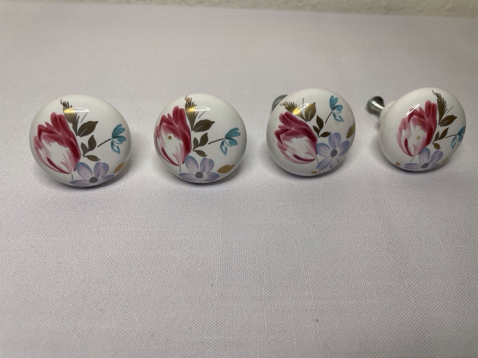 Vintage (4) Porcelain White Knobs With Three Flowers And Leaves