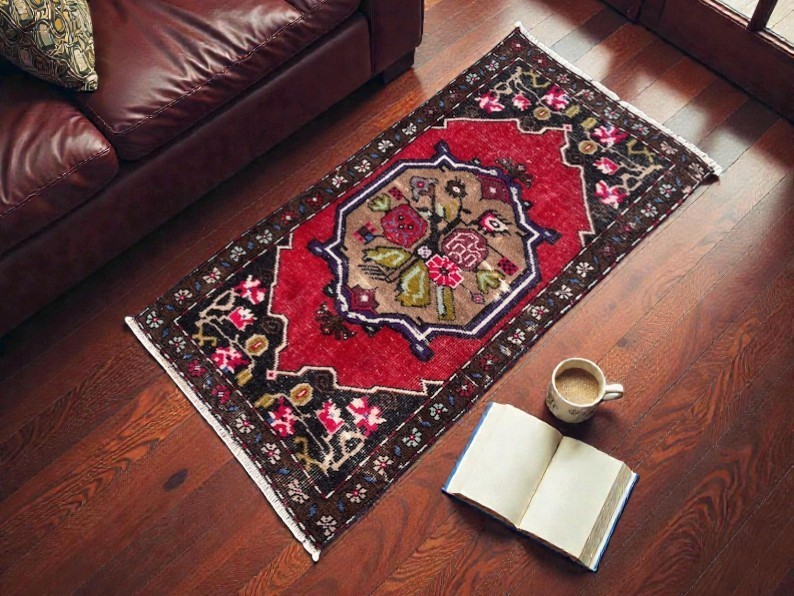 Handwoven Turkish Kilim Rug, Small Vintage Bohemian Decor (1,7 x 3,3 ft)