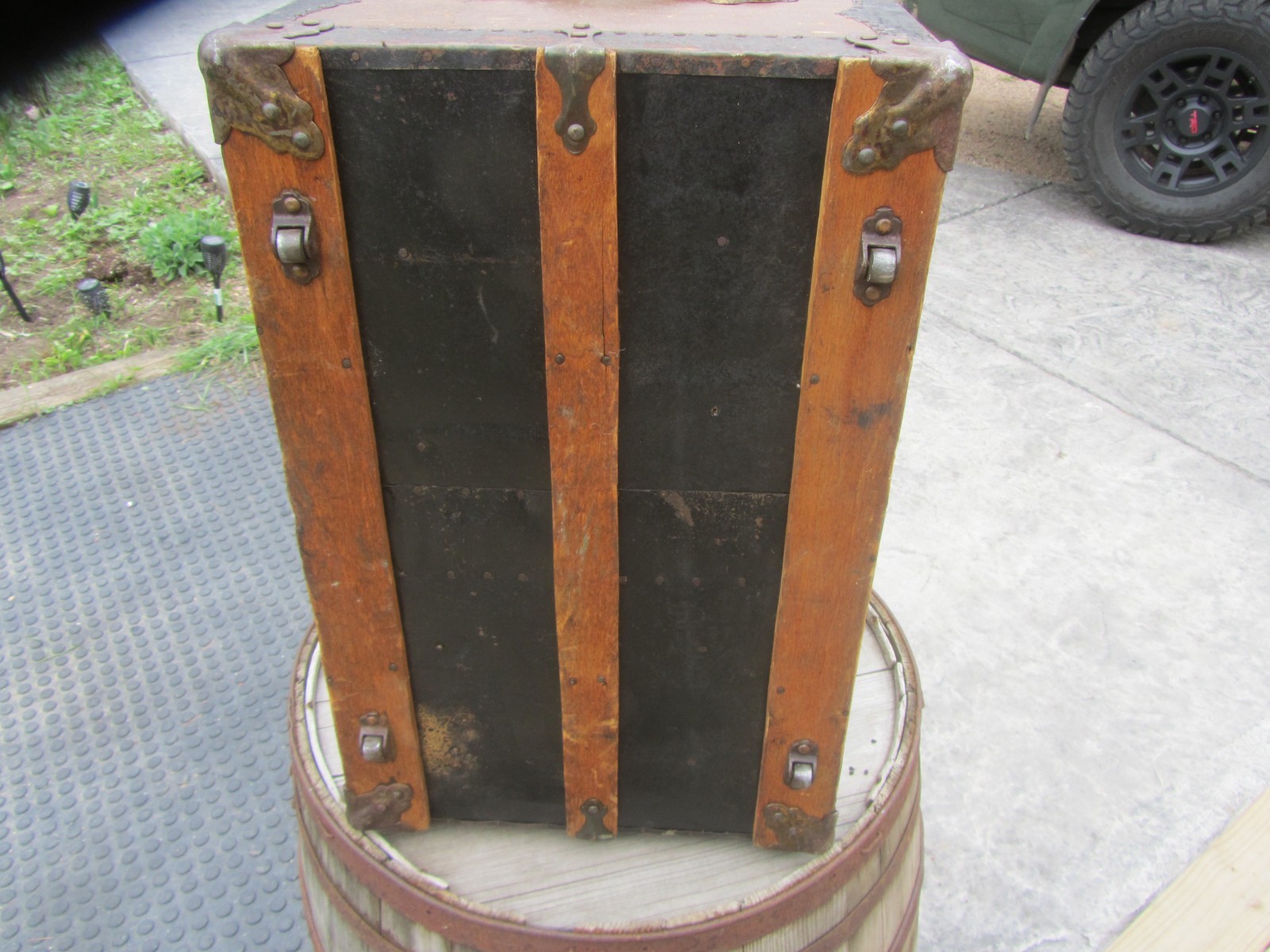 Antique Brown Wood Flat Top Steamer trunk Roller n key riveted trim solid