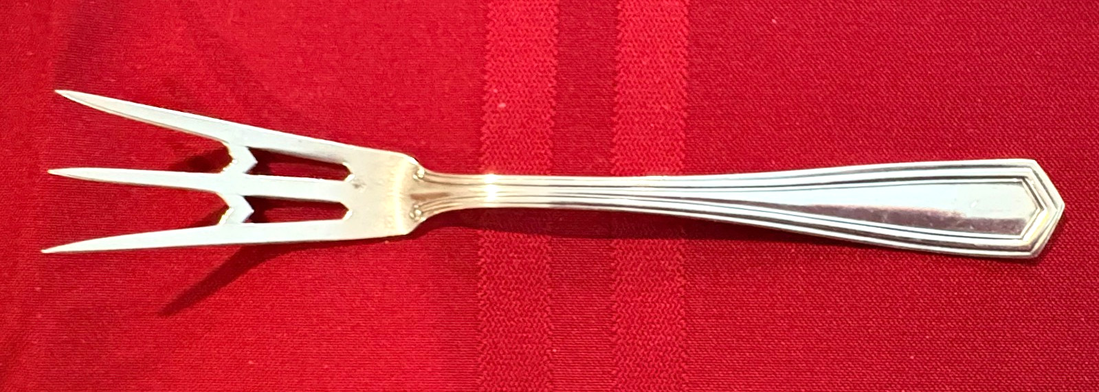 Old Mark GORHAM / DURGIN – Sterling Silver PLYMOUTH LEMON Fork Serving 16 Grams