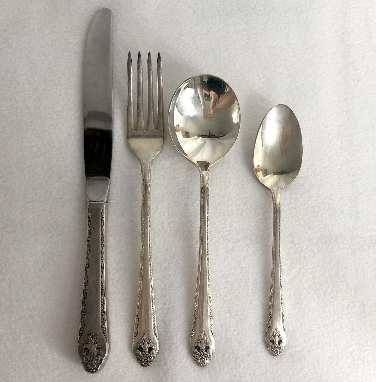 Holmes & Edwards Inlaid Silverplate by International Silver 48 Pieces in Chest