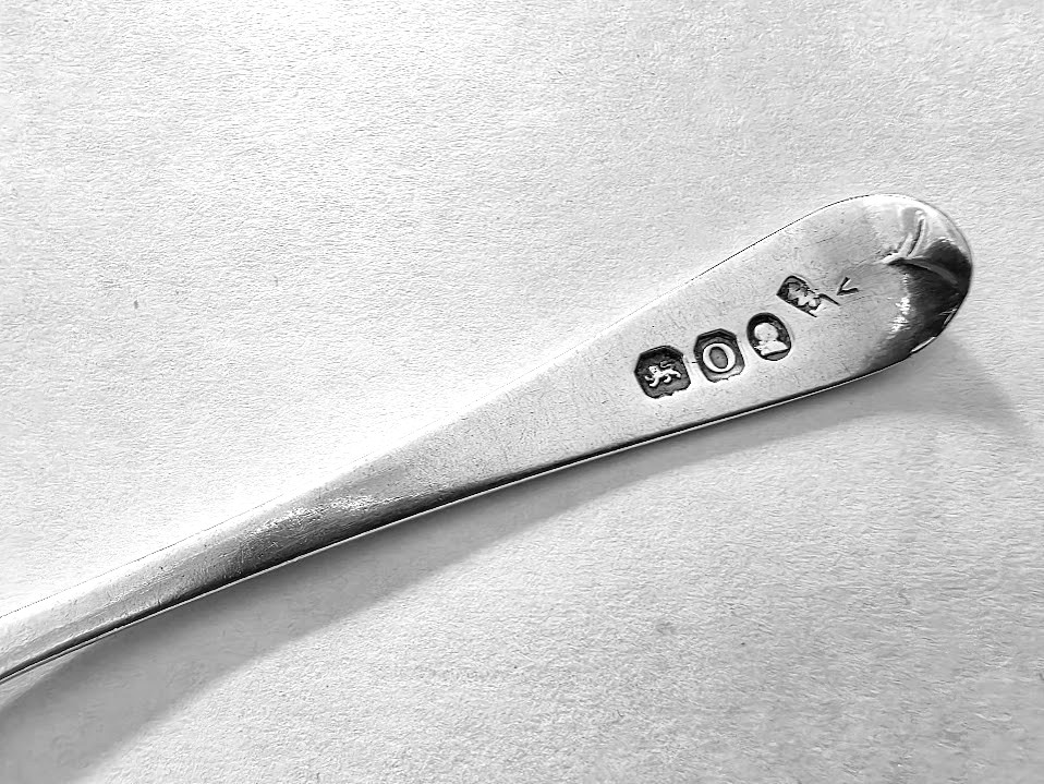 ANTIQUE STERLING SILVER OLD ENGLISH MASTER SALT SPOON LONDON 1829 NO MONOGRAM