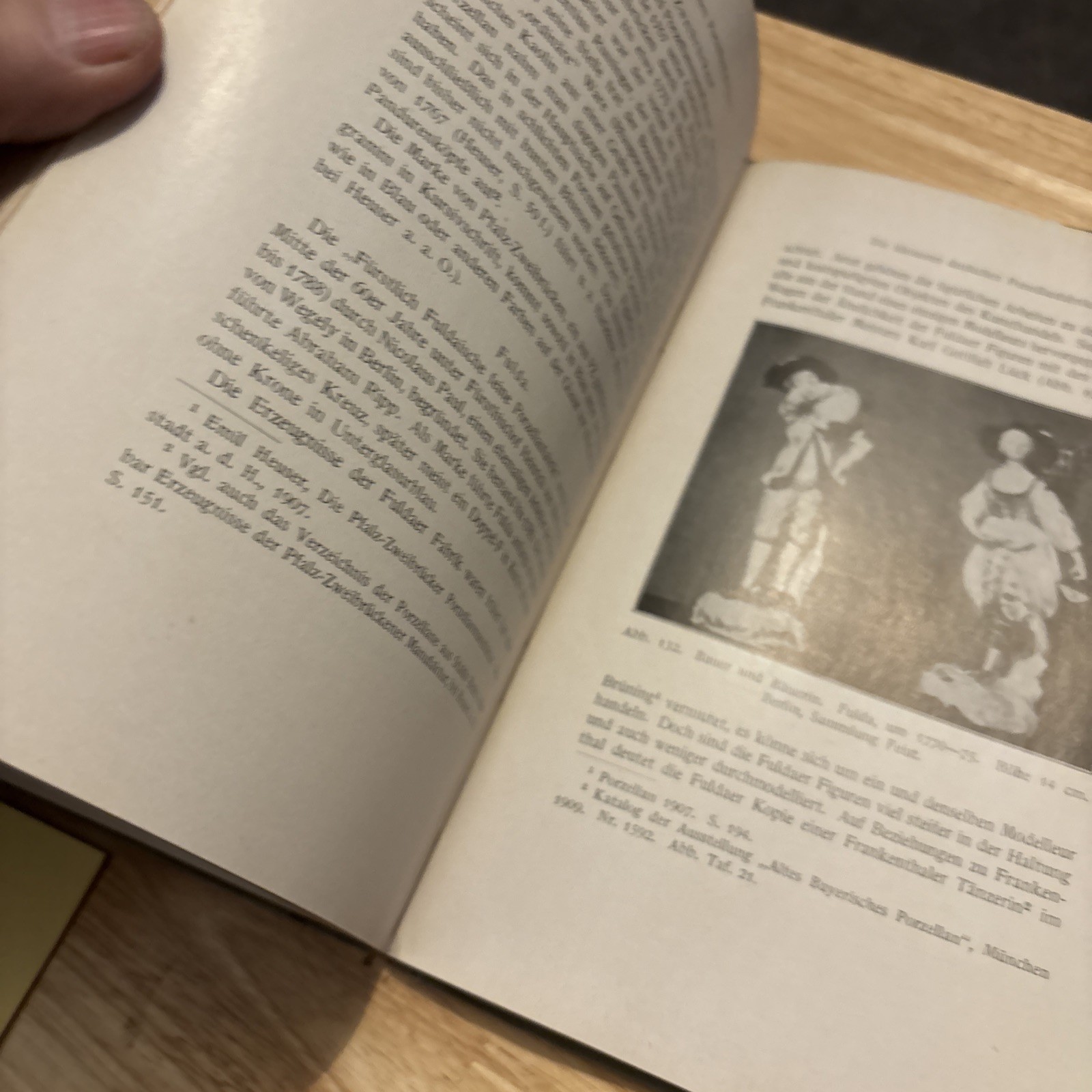 Reference Book European Porcelain – Der Neue Danckert Handbuch des Europäisch…