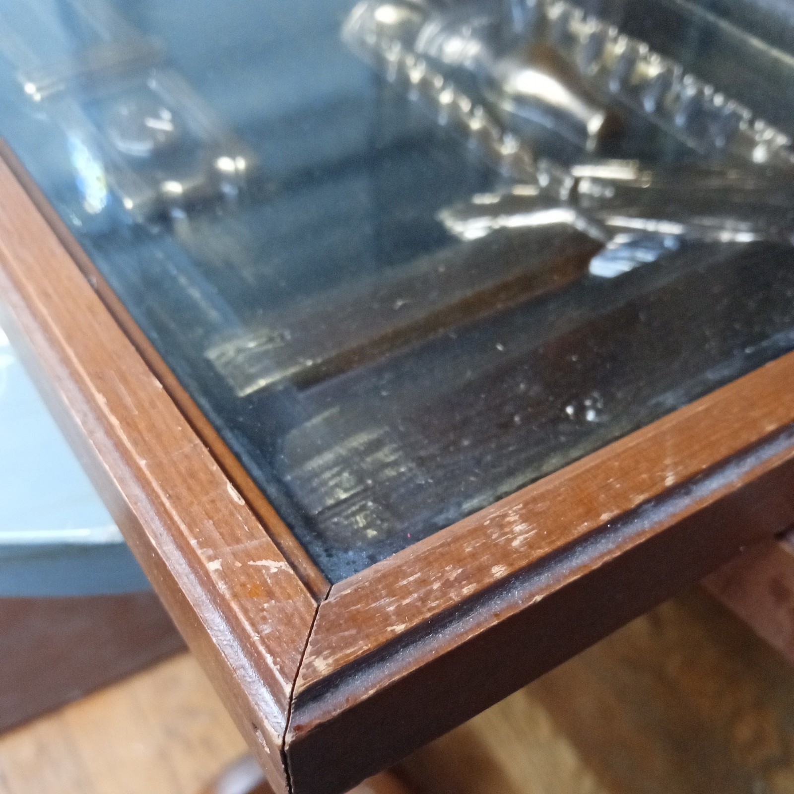 2-HAMMERED COPPER VINTAGE SHADOW IMAGES COLONIAL INTERIOR PLAIN WOOD FRAME. da
