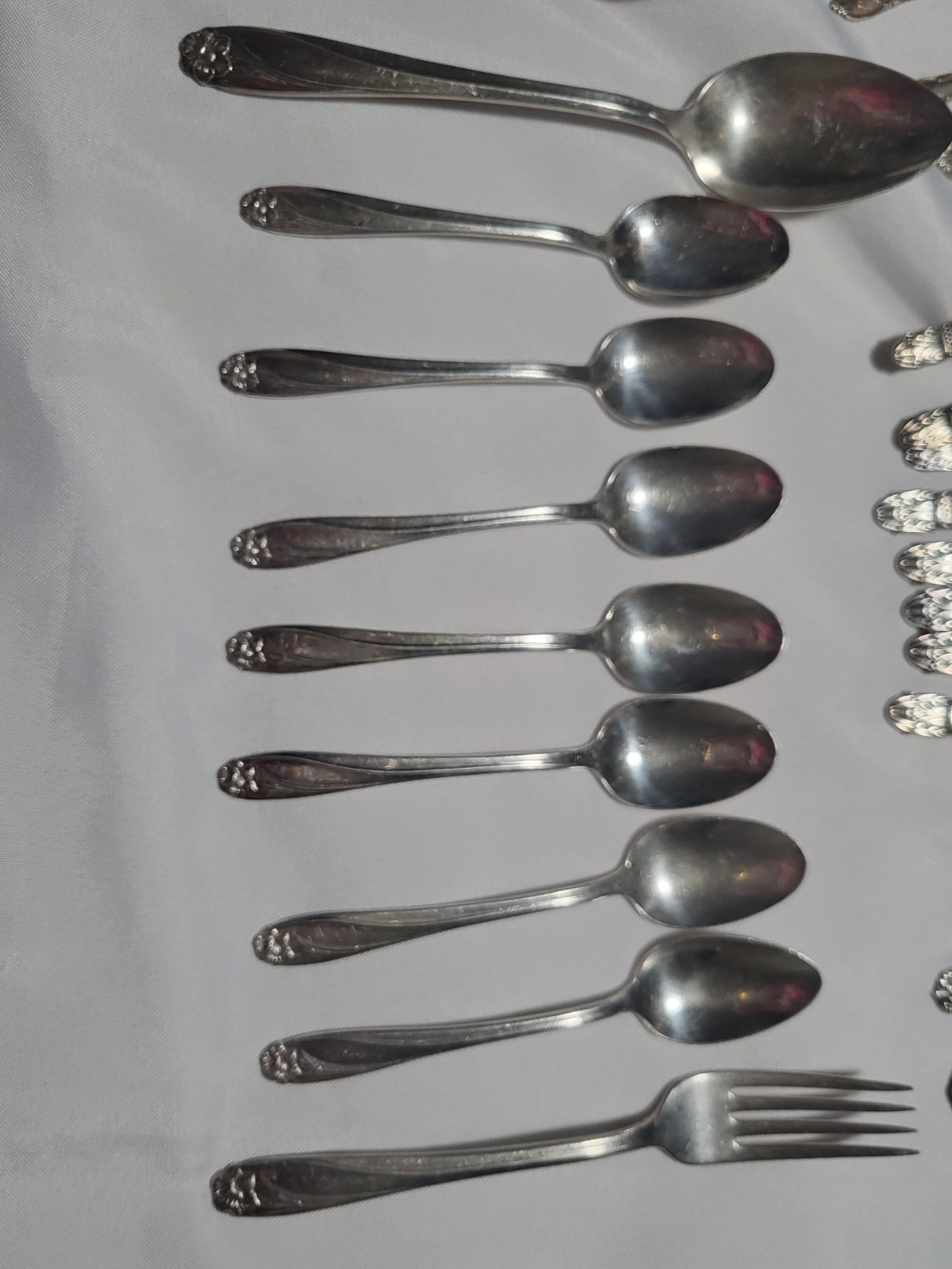 32 pcs vintage silver plated silverware 1847 Rogers , Holmes Edwards ,WM Rogers