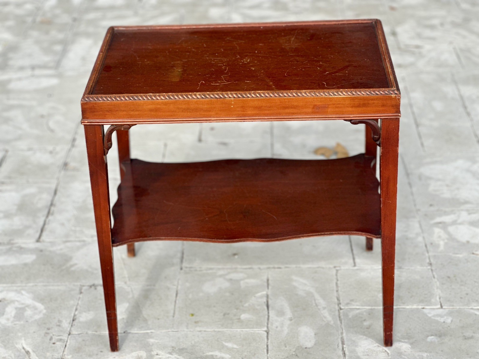 Vintage Mahogany End Table / Side Table 23x24x26
