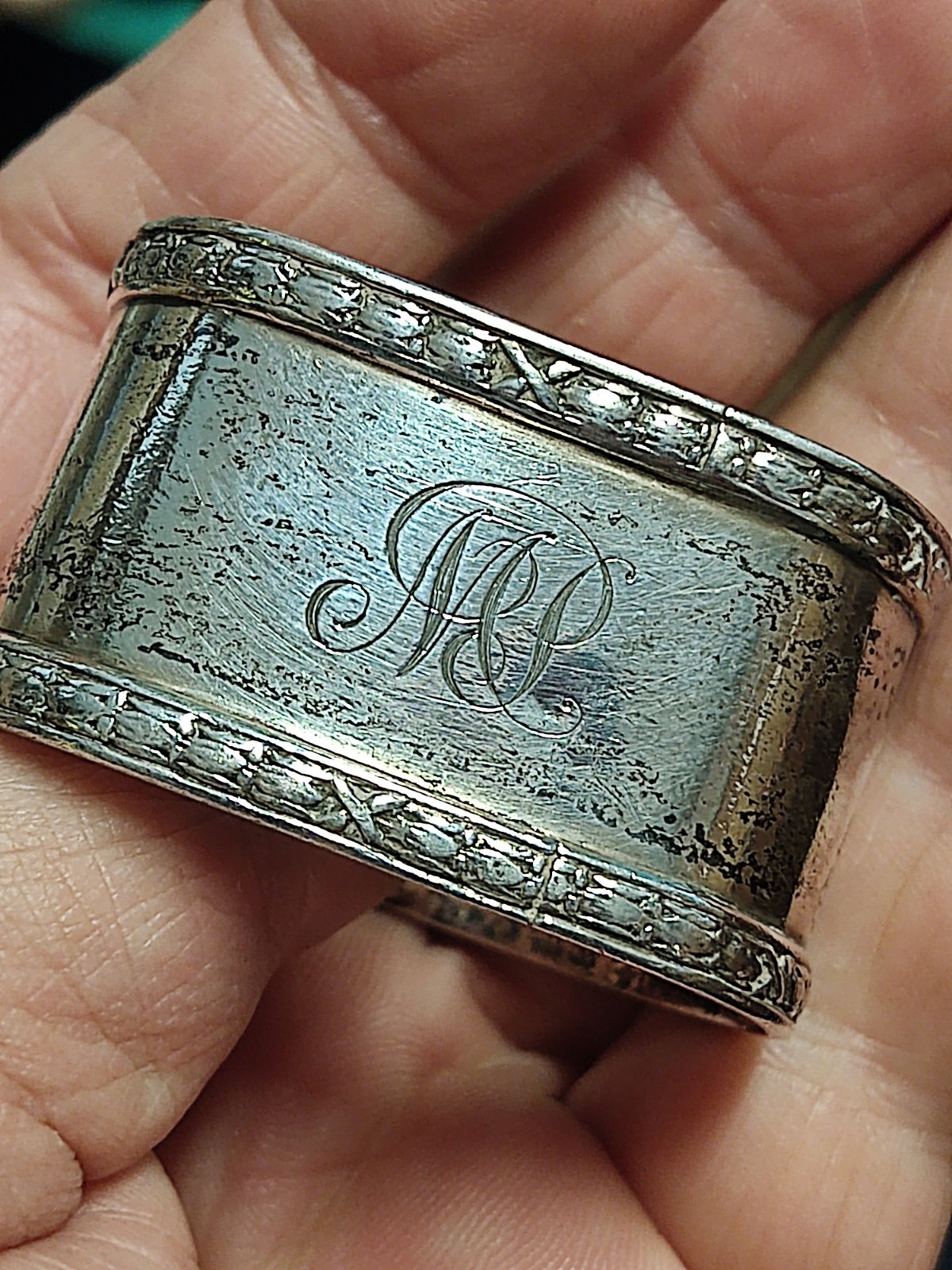 Sterling Silver Napkin Ring – London Hallmark – 35 Grams