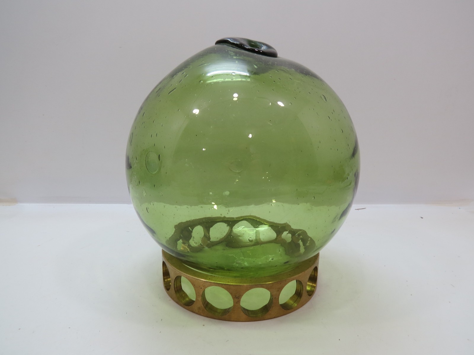 BRASS 8″-12″ DIAMETER GLASS FLOAT BALL HOLDER no balls included (F4A160D)