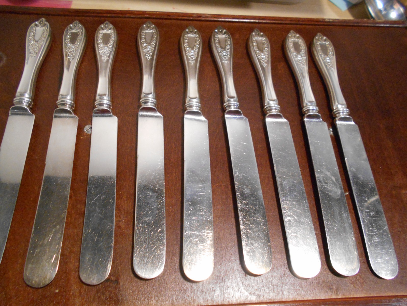 9 Rogers 1911 OLD COLONY Pattern Silverplate 9 3/8″ Long Dinner Knives IS 8676