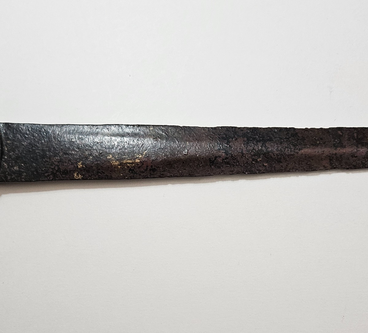 AUTHENTIC ANCIENT BRONZE SWORD/DAGGER (DIRK) 2000-1000BC. (16.25 IN-245 GR)