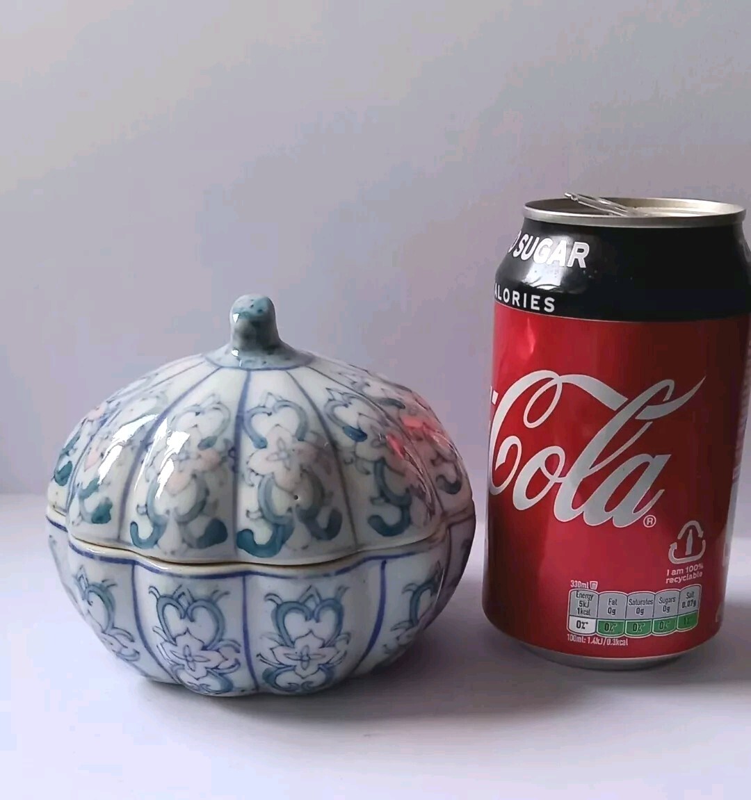 CHINESE PUMPKIN SHAPED PORCELAIN DRESSING TABLE LIDDED TRINKET JAR.