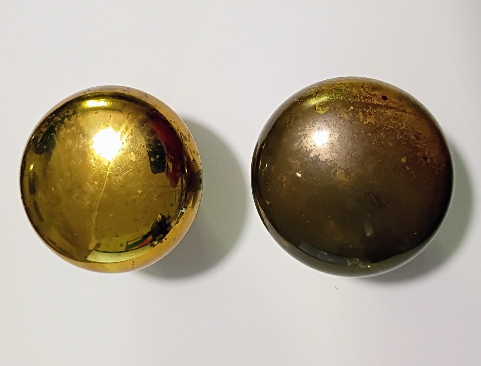 Antique Solid Brass Rounded Door Knobs 2 in. (51.5mm) Set of 2