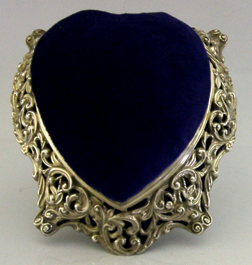 LOVE HEART VICTORIAN STERLING SILVER JEWELLERY PIN CUSHION BOX 1895 ANTIQUE