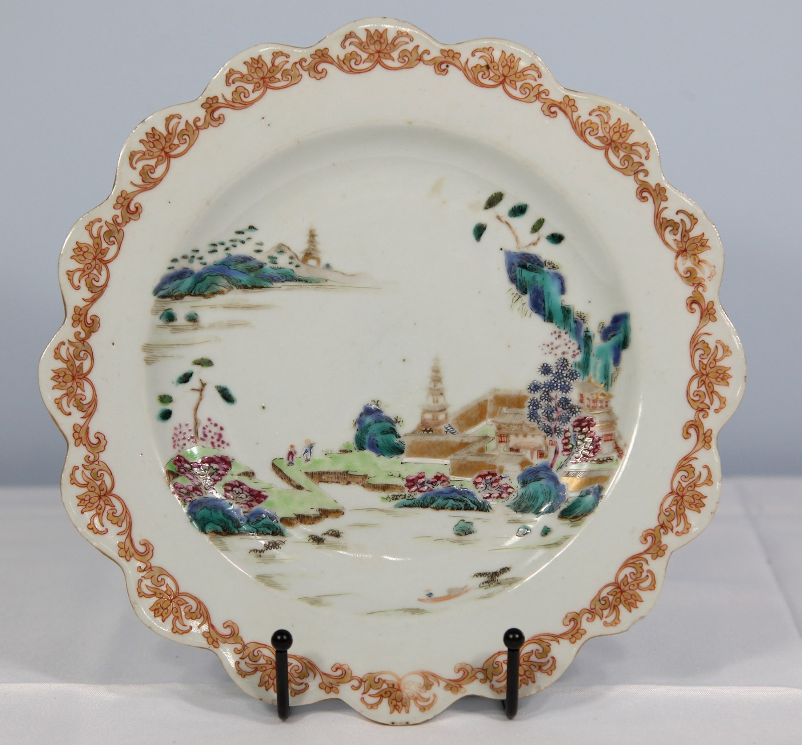 Antique Chinese plate, early Qing Dynasty, Qian Long or Yong Zheng period