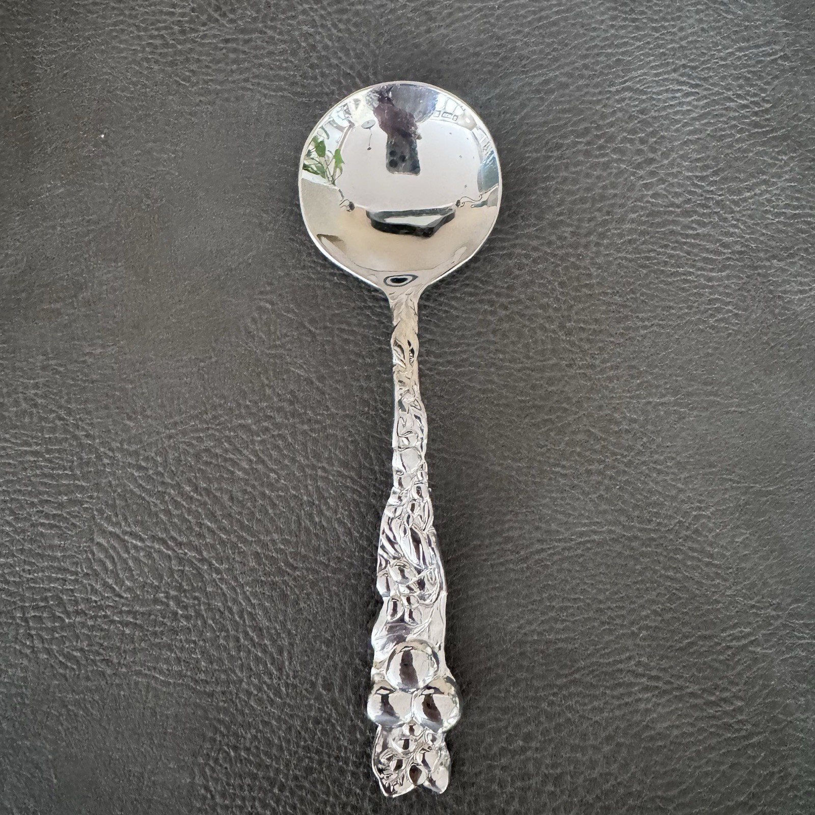 Vintage GORHAM Stainless 18/8 Repouse Fruit Handle Round Bowl Soup Spoon