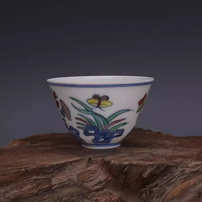 Chinese Ming Chenghua Blue and White Doucai Porcelain Butterfly Design Cup 2.8″