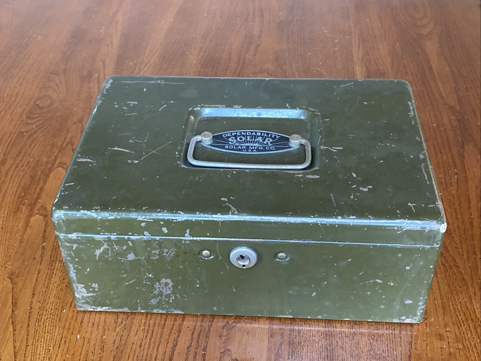 Vtg Green Metal Handled Lock Box (No Key) for Dependability Solar Mfg Company