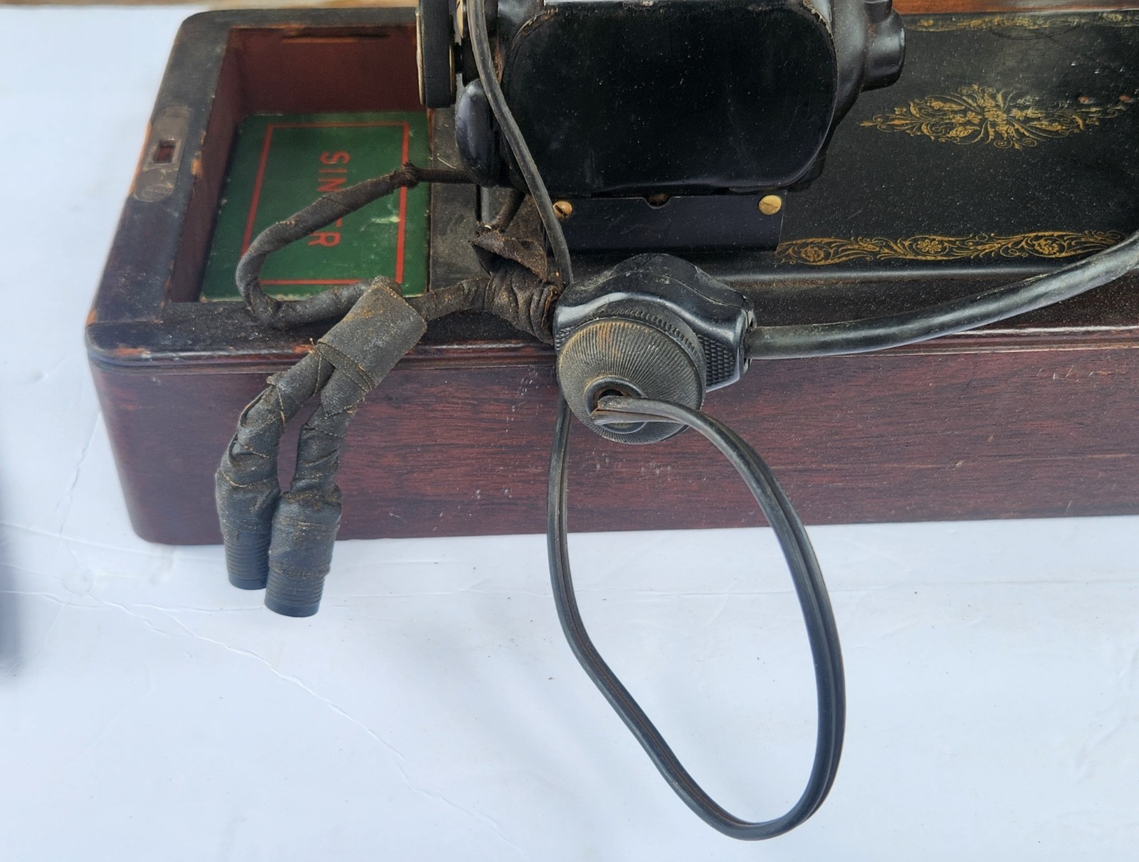 Antique Singer Sewing Machine with Accessories and Bentwood Case Cover 1924
