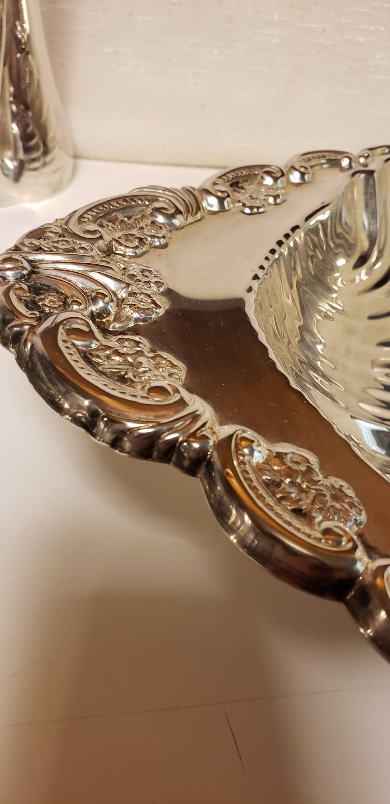 Silverplate Lot. Shell Bowl, 3 Compartment Handled Relish, Bowl, Swan Vase.4 Pcs
