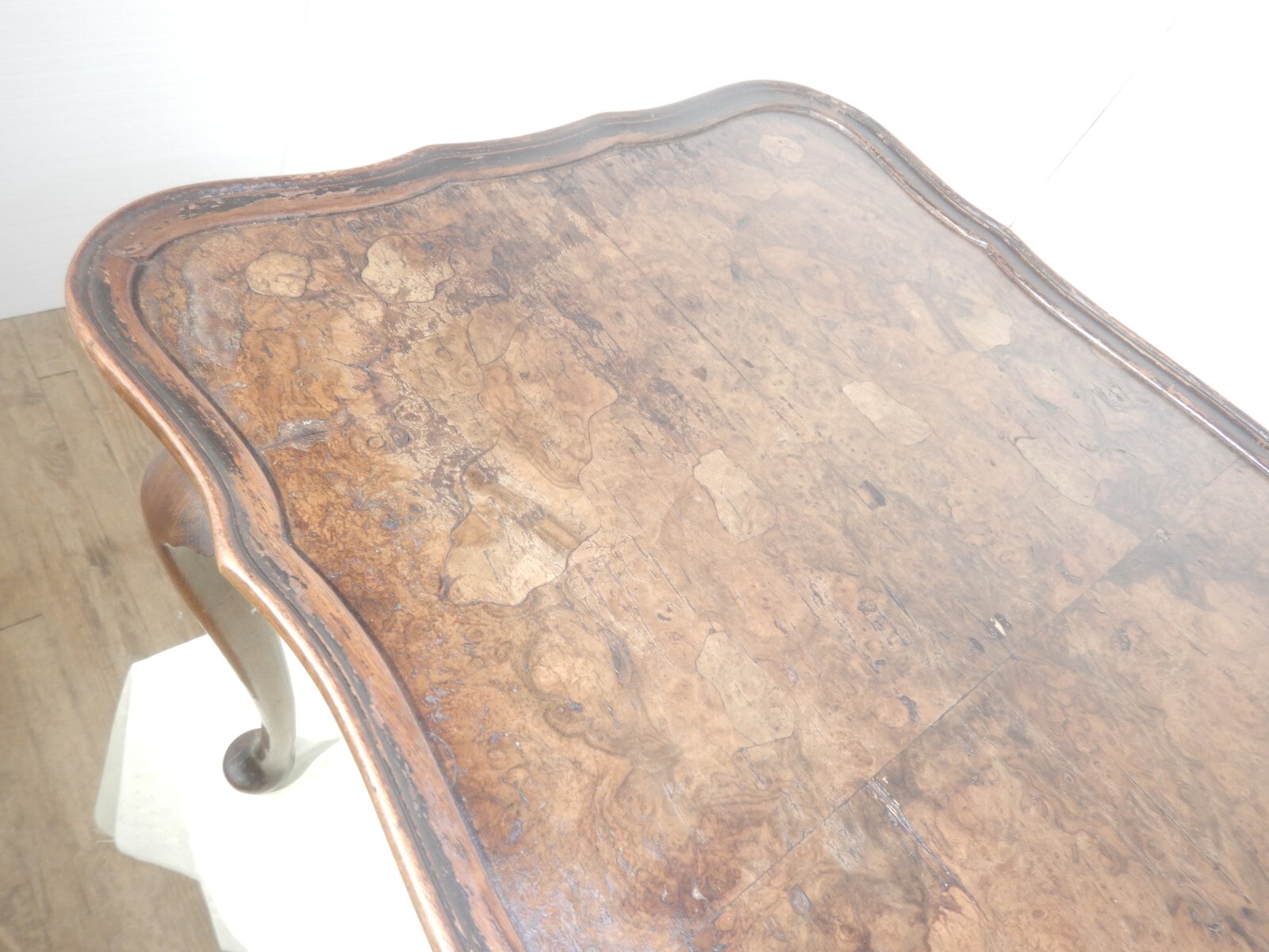 Queen Anne style Oyster veneered top End Table Nightstand Stand Mahogany