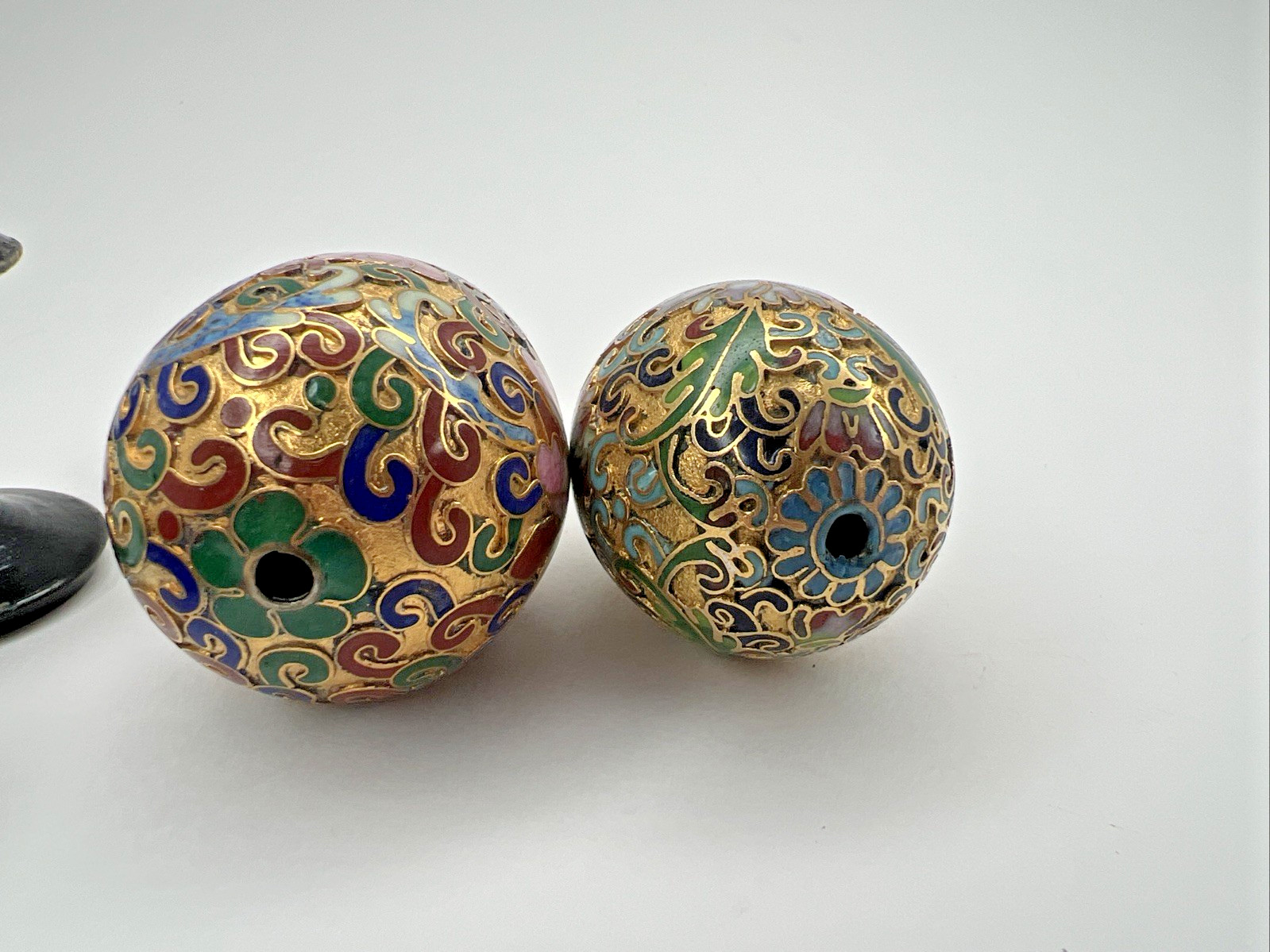 Vintage Art Deco Chinese Cloisonné Egg gold-tone Floral Enamel Decoration 1940