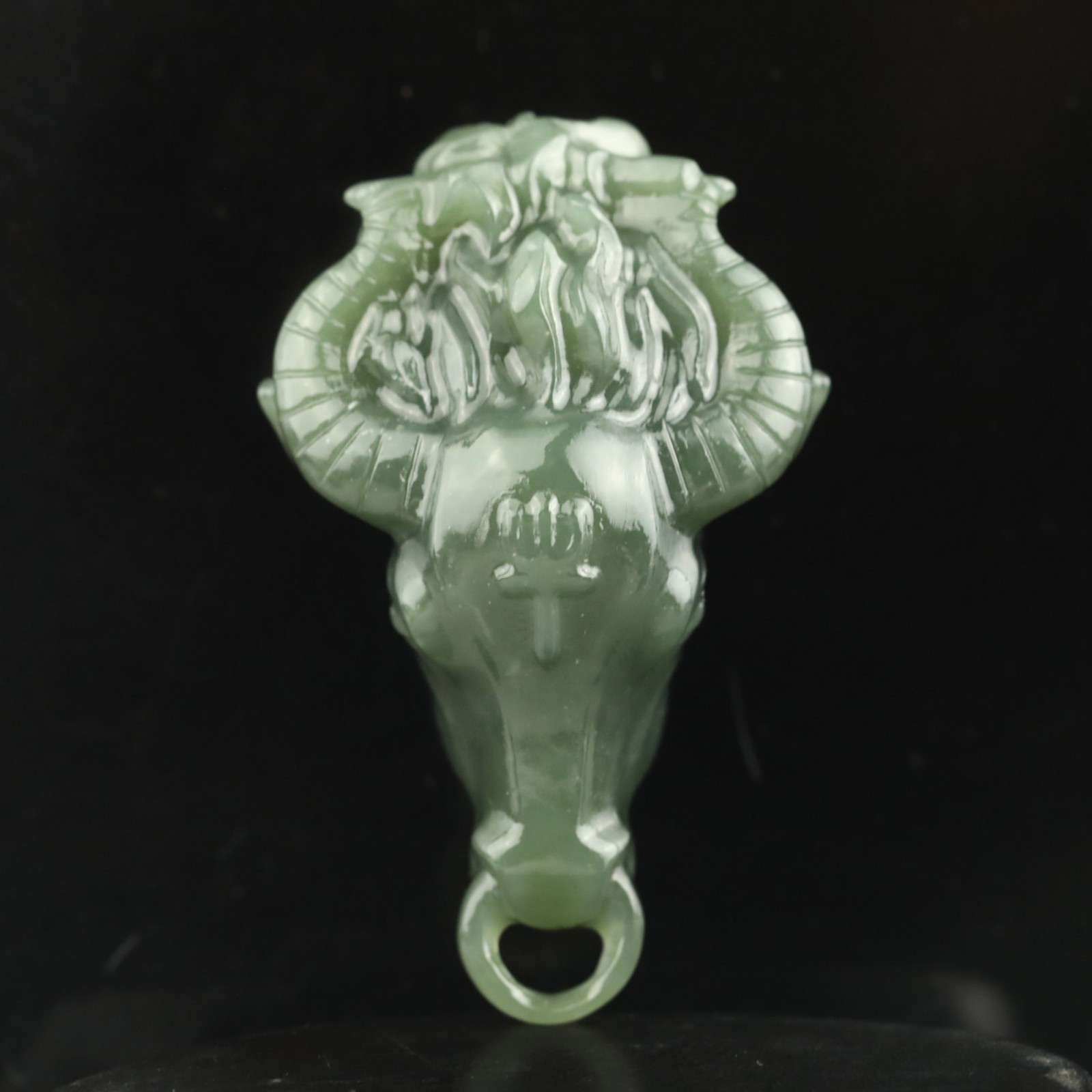 China Natural hetian green Jade Hand Carved Statue dragon head pendant u