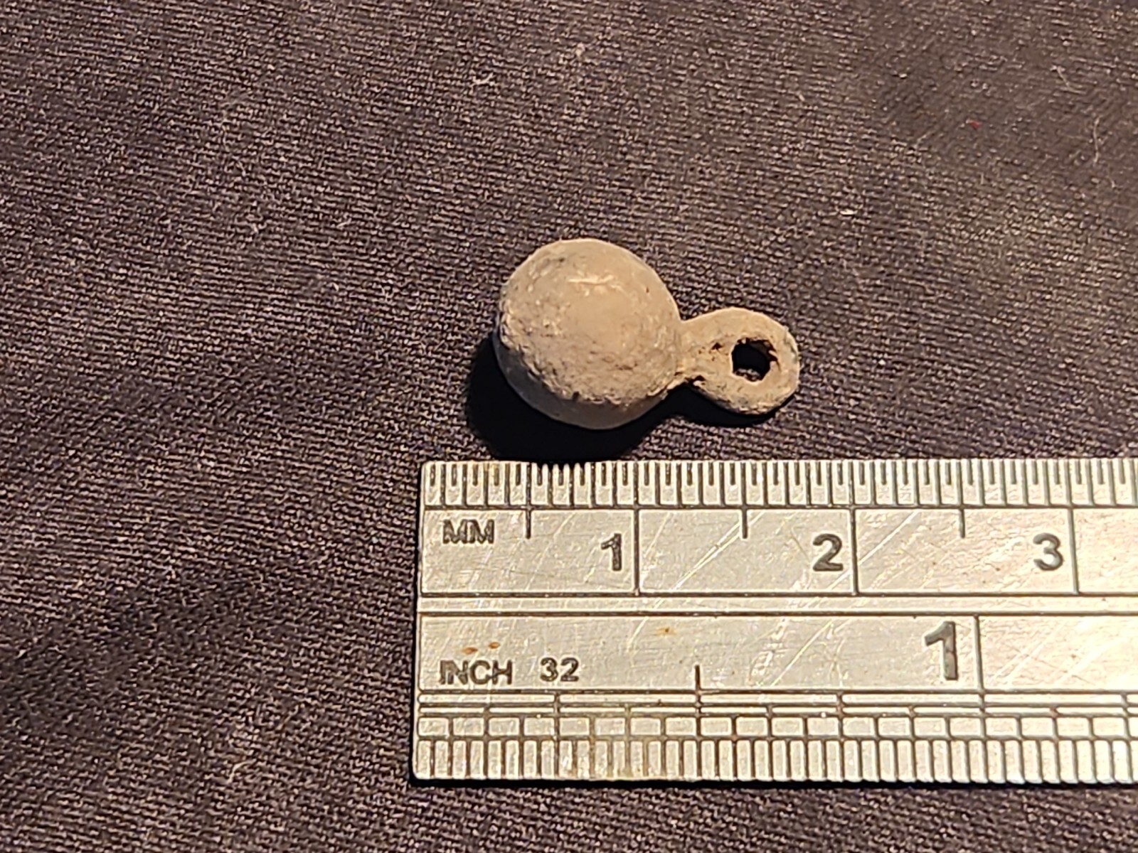 Post Medieval/Tudor bronze button. Please see description. LA127u