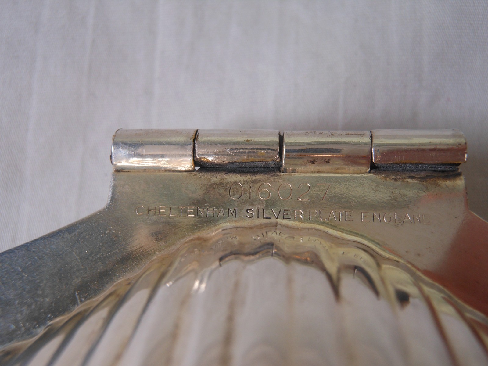 Vintage, Cheltenham, Clam Shell Serving Dish, Silverplate, England. (DS)